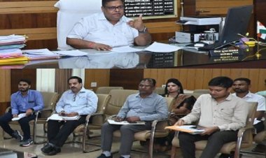 कलेक्टर ने फ्लोरोसिस एवं नियंत्रण के लिए अधिकारियों की ली बैठक