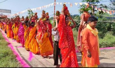 बागबहार में भव्य कलश यात्रा के साथ नवरात्र प्रारंभ,  महिलाओं और श्रद्धालुओं द्वारा नगर भ्रमण कर निकाली गई कलश यात्रा,  विधि विधान के साथ की गई माता रानी की प्रतिमा की स्थापना