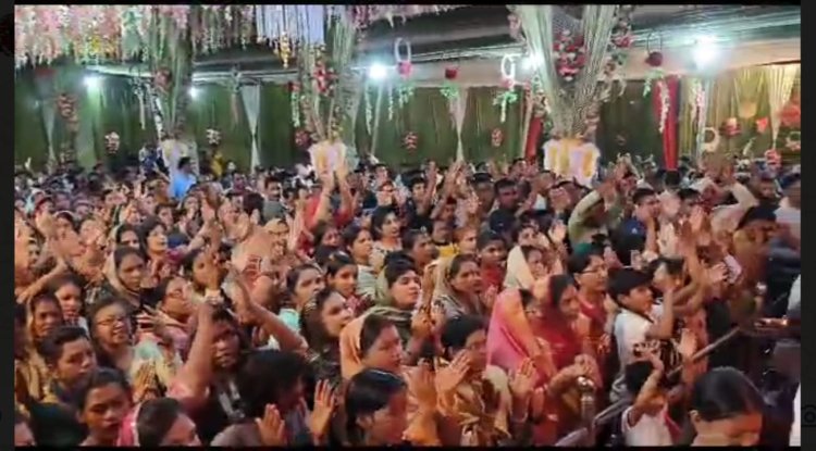 नवरात्रि के चौथे दिन मां-कूष्मांडा के पूजन को उमड़ी भीड़: पत्थलगाव बाजार पारा में विराजमान मां दुर्गा की दर्शन को लगी रही श्रद्धालुओं की भीड़