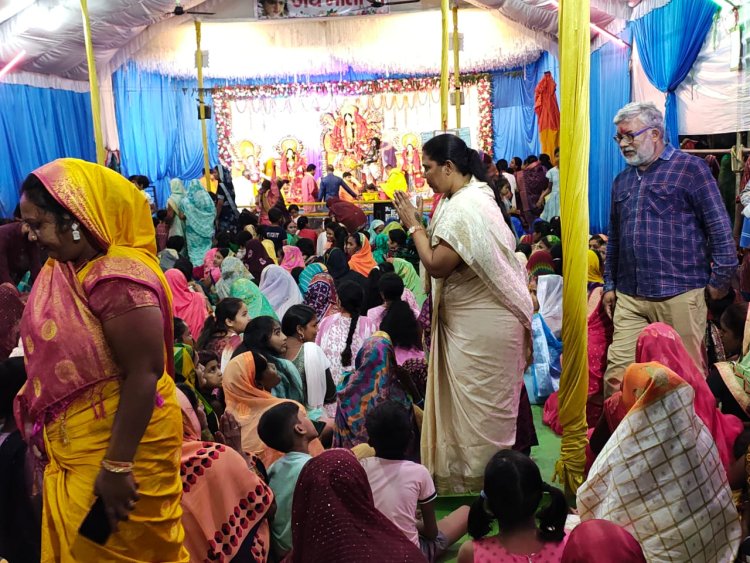 आने वाले समय में सुसज्जित मंच पर विराजेंगी माता रानी : गोमती साय,  बागबहार दुर्गा पूजा के संध्या आरती में शामिल हुई विधायक,  कंवर समाज द्वारा आयोजित भंडारे का किया वितरण।