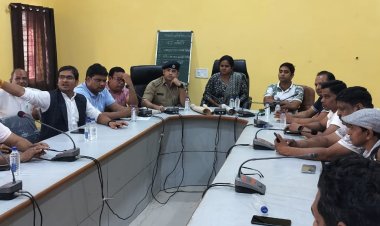 शहर में बनेगी इकसठ फीट चौड़ी फोरलेन सड़क, बीच में डिवाईडर - दोनों ओर नाली, जनपद पंचायत में बुुलाई गई बैठक में प्रशासन ने दी जानकारी, कहा खुद हटा लें अतिक्रमण वर्ना हम हटाएंगे, लोगों ने कहा नहीं होना चाहिए पक्षपात, इंदिरा चौक से शुरू होकर तीनों सड़कों पर एक साथ चले कार्रवाई