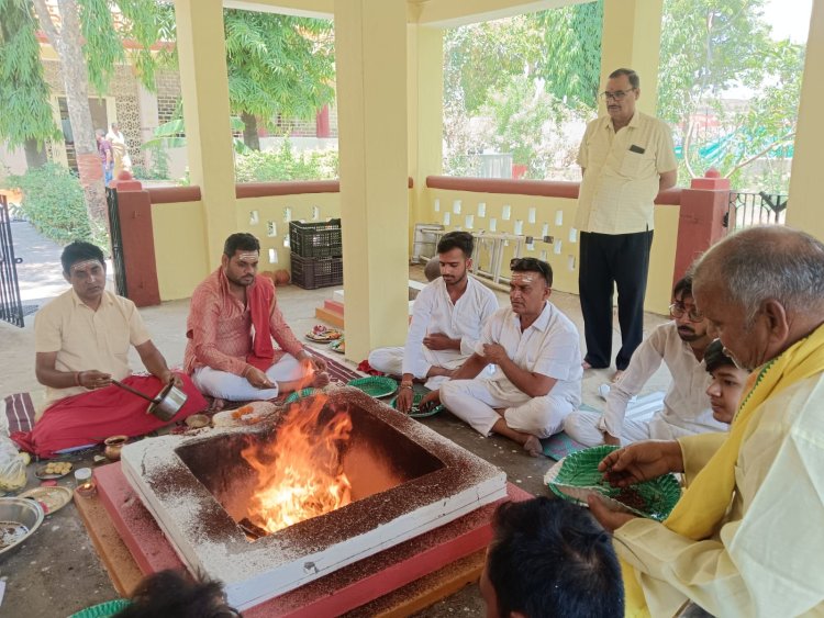 *धूमधाम से मनाया गया भगवान परशुराम का जन्‍मोत्‍सव, निकली भव्‍य शोभा यात्रा, विप्र समाज के लोगों में दिखा उत्‍साह, की जमकर आतिशबाजी जमकर आतिशबाजी*