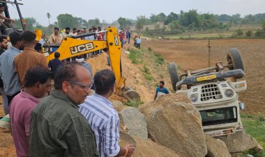 तेज रफ्तार पिकप अनियंत्रित होकर पलटी, दर्जनों हुए घायल, दो की हालत गंभीर