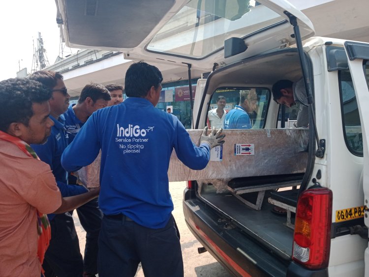 *विधायक गोमती साय के प्रयास से मृत युवक का पार्थिव शरीर पहुंचा मठपहाड़, गोवा में हो गई थी आकस्मिक मौत, शव को एयर एम्बुलेंस से पहले रायपुर लाया गया और रायपुर से एम्बुलेंस द्वारा पहुंचाया गया उसके गृह ग्राम*