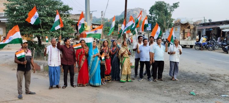 सैनिकों के सम्मान में तमता में भी निकली तिरंगा यात्रा, सरपंच की अगुवाई में उत्साहपूर्वक यात्रा में शामिल हुए ग्रामीण, लगाए भारतीय सेना के समर्थन में नारे