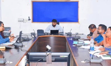 कलेक्टर ने बाढ़ आपदा से बचाव के लिए सभी जरूरी सुविधाएं सुनिश्चित करने के दिए निर्देश, अत्यधिक वर्षा की संभावना होने पर नदी किनारे बसे गांव वालों को तत्काल सूचना दें, नगर सेना के अधिकारी को वोट, गोताखोर, रस्सी सहित जरूरी सुविधाएं तैयार रखने के निर्देश, जल संसाधन विभाग को पानी का स्तर बढ़ने पर तत्काल सूचना देने के निर्देश