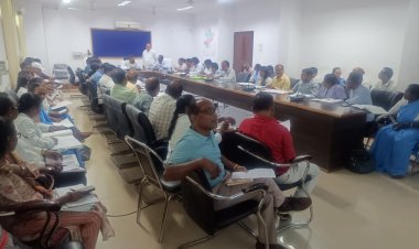 अपर कलेक्टर ने प्रेस वार्ता आयोजित कर युक्तियुक्तकरण के संबंध में सभी संकाओं का किया समाधान     अतिशेष शिक्षकों, रिक्त पदों और युक्तियुक्तकरण प्रक्रिया के तहत पदस्थापना की दी जानकारी     जिले में शिक्षा व्यवस्था को बेहतर और समावेशी बनाने किया जा रहा युक्तियुक्तकरणः अपर कलेक्टर