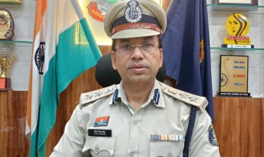  "ऑपरेशन शंखनाद“ के तहत् जशपुर पुलिस ने फिर से शुरू की जप्त वाहनों की राजसात की  कार्यवाही, एसएसपी जशपुर श्री शशि मोहन सिंह के प्रतिवेदन पर कलेक्टर जशपुर श्री रोहित व्यास ने विगत दिनों गौ तस्करी में जप्त 04 प्रकरण में 04 वाहनों को राजसात करने का दिया आदेश
