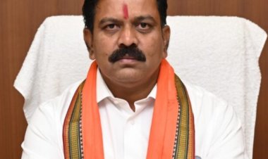 आम जनता एवं पीड़ित की समझ के लिए छत्तीसगढ़ पुलिस की कार्य प्रणाली से उर्दू-फारसी के कठिन शब्दों की जगह उपयोग होगी सरल हिंदी- गृहमंत्री विजय शर्मापुलिस कार्यप्रणाली में उर्दू-फारसी के कठिन शब्दों की जगह होगी सरल हिंदी