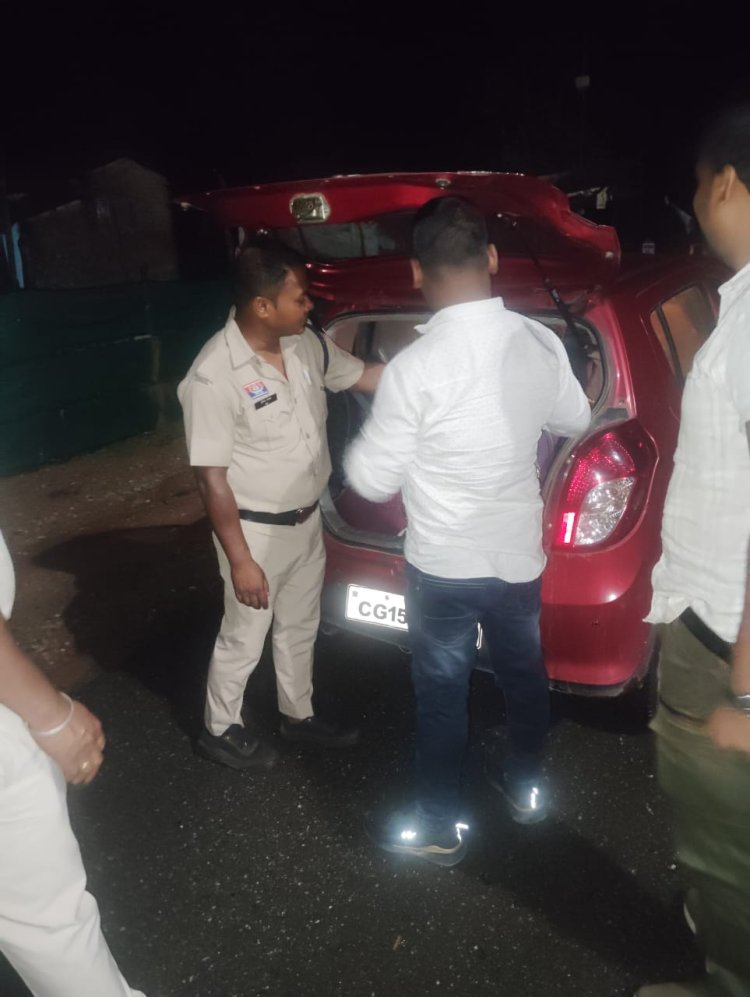  जशपुर पुलिस ने पूरे जिले में चलाया, बीती रात कोंबिंग गस्त का महा अभियान   गश्त दौरान 50 से अधिक, गुंडे, निगरानी बदमाशों की, की गई चेकिंग, तीन गिरफ्तारी वारंट सहित 10 स्थाई वारंटियों को भी किया गया गिरफ्तार   एस एस पी ने बताया अपराधियों पर लगाम लगाने के लिए, की गई कवायद