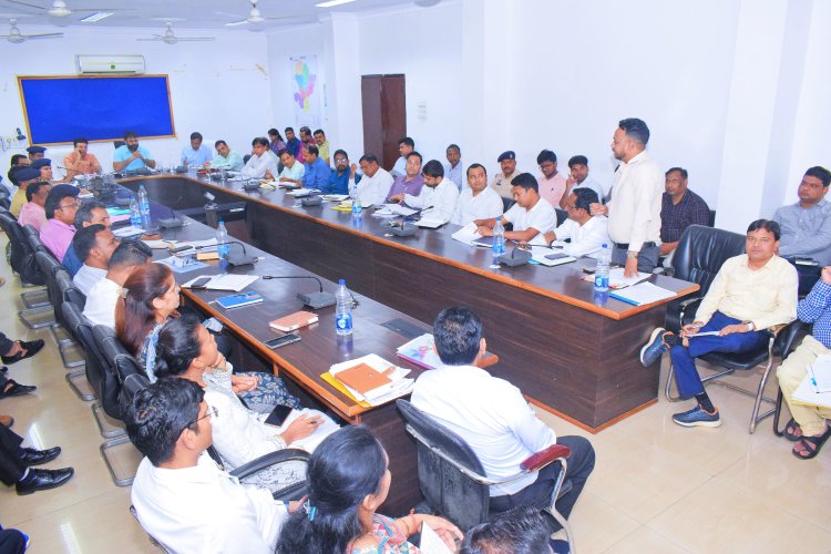 कलेक्टर ने पीएम सूर्य घर मुफ्त बिजली योजना का लाभ लोगों को देने के निर्देश      बिजली की कम खपत और लाभ अधिक      स्कूल खोलने के बाद शिविर लगाकर बच्चों का बनेगा जाति प्रमाण पत्र      धरती आबा जनजाति ग्राम उत्कर्ष अभियान 15 से 30 जून तक चलेगा      मोर गांव मोर पानी महाअभियान के तहत जनभागीदारी से जल संरक्षण संवर्धन को बढ़ावा देने की दिशा में की जा रही सार्थक पहल      कलेक्टर ने साप्ताहिक समय सीमा ली बैठक 