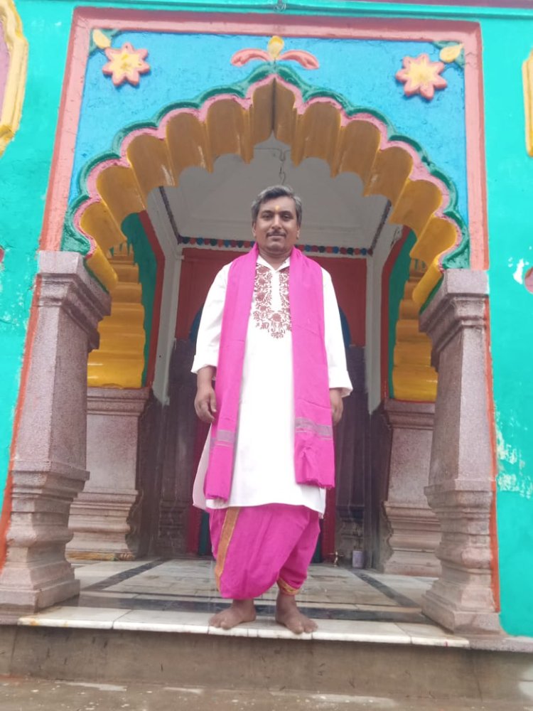 कलेक्टर ने कस्तूरा के प्रभु जगन्नाथ भगवान के सबसे प्राचीन मंदिर का अवलोकन किया      मंदिर के नजदीक बने प्राचीन कुआं का जिर्णोद्धार करने के दिए निर्देश       प्राचीन मंदिर से प्रत्येक वर्ष प्रभु जगन्नाथ भगवान बलभद्र जी और सुभद्रा जी की रथ यात्रा हर्ष उल्लास से निकाली जाती है      लगभग 250 वर्ष प्राचीन मंदिर की देखभाल बाला जी ट्रस्ट जशपुर के द्वारा किया जाता है      मंदिर की आस्था लोगों से जुड़ी हुई है 