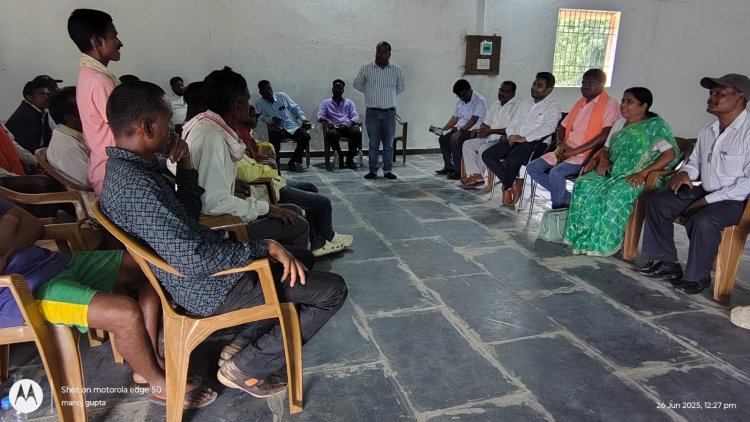 किसानों को आत्मनिर्भर बनाने की दिशा में जशपुर प्रशासन का सशक्त कदम      किसानों को फल क्लीनिंग एवं ग्रेडिंग मशीन प्रदान की गई