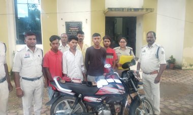 सूने घर से 01 लाख 85 हजार नगद चोरी के प्रकरण में जशपुर पुलिस की बड़ी कार्यवाही,  प्रोफेसर के सूने मकान में खिड़की तोड़कर घर में रखा कुल 01 लाख 85 हजार की चोरी करने वाले 05 आरोपियों को चंद दिनों में थाना कांसाबेल पुलिस ने गिरफ्तार कर भेजा जेल