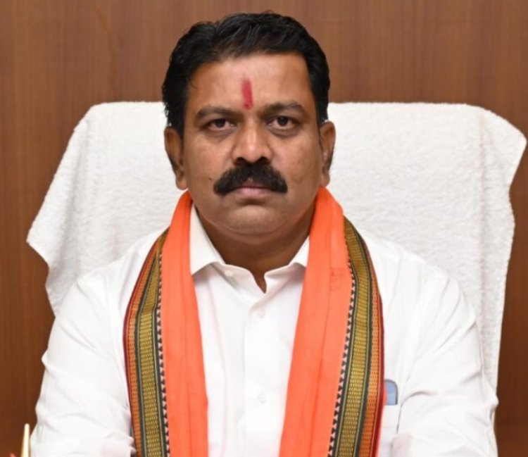 मंत्रिपरिषद का बड़ा निर्णय नक्सली हिंसा में शहीद पुलिसकर्मियों के परिजनों को अब अन्य विभागों में भी अनुकम्पा नियुक्ति का विकल्प, शहीदों के परिजनों को मिलेगा विभाग चुनने का विकल्प, मुख्यमंत्री विष्णुदेव साय जी का आभार- उप मुख्यमंत्री विजय शर्मा