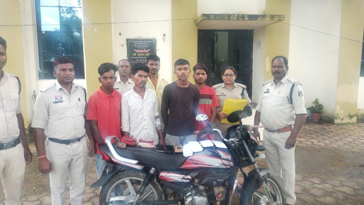 सूने घर से 01 लाख 85 हजार नगद चोरी के प्रकरण में जशपुर पुलिस की बड़ी कार्यवाही,  प्रोफेसर के सूने मकान में खिड़की तोड़कर घर में रखा कुल 01 लाख 85 हजार की चोरी करने वाले 05 आरोपियों को चंद दिनों में थाना कांसाबेल पुलिस ने गिरफ्तार कर भेजा जेल