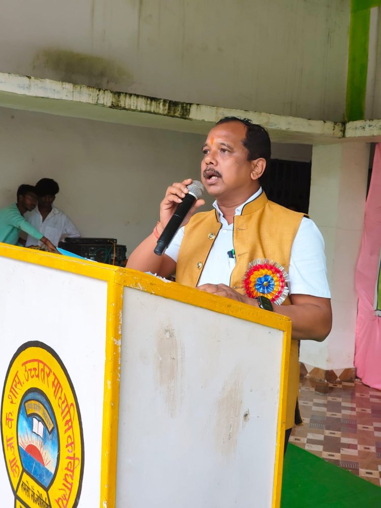 शिक्षा जीवन को आलोकित करने वाला दीप : सालिक साय, स्‍वामी आत्‍मानंद स्‍कूल के बच्‍चों में जिला पंचायत अध्‍यक्ष ने जगाई शिक्षा की अलख, कार्यक्रम में बच्‍चों को किया प्रोत्‍साहित