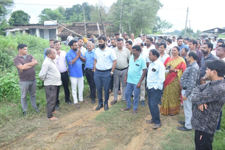 विधायक श्रीमती साय और कलेक्टर ने कोतबा में बनने वाले सीएचसी और हार्टिकल्चर कॉलेज के लिए प्रस्तावित स्थलों का किया अवलोकन     4.37 करोड़ रुपए की लागत से प्रस्तावित सामुदायिक स्वास्थ्य केंद्र में 50 बिस्तरों की होगी सुविधा
