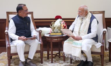 *प्रधानमंत्री श्री नरेंद्र मोदी से मिले मुख्यमंत्री श्री विष्णुदेव साय – छत्तीसगढ़ के विकास को मिली नई रफ्तार*  *1 नवंबर को ‘अमृत रजत महोत्सव’ में प्रधानमंत्री मोदी को दिया न्यौता*