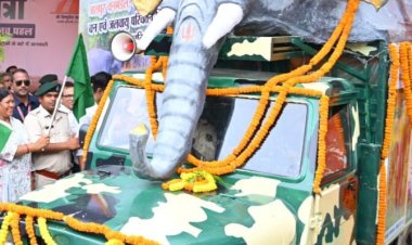 वन विभाग द्वारा हाथी से जनहानि के मामले में परिजनों को प्रदाय की जा रही तत्कालिक सहायता राशि, प्रभावित क्षेत्रों में हाथी होने की निरंतर दी जा रही सूचना, लोगों को जंगल की ओर न जाने की दी जा रही समझाईश