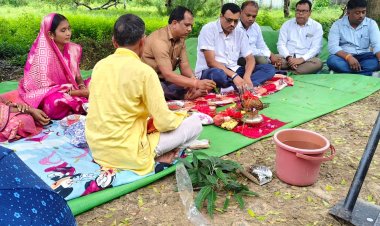 जिला पंचायत अध्यक्ष श्री सालिक साय ने किया सड़क निर्माण कार्य का भूमिपूजन, ग्रामीणों में खुशी की लहर, 90 लाख की लागत होगा सड़क का निर्माण.....
