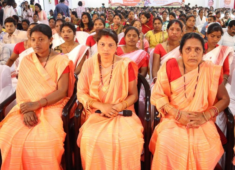 महतारी वंदन योजना से जिले की महिलाओं को मिले 363.42 करोड़ से अधिक की राशि  महतारी वंदन योजना से लाखों महिलाएं को मिल रहा आत्मविश्वास और स्वाभिमान जीवन जीने की राह