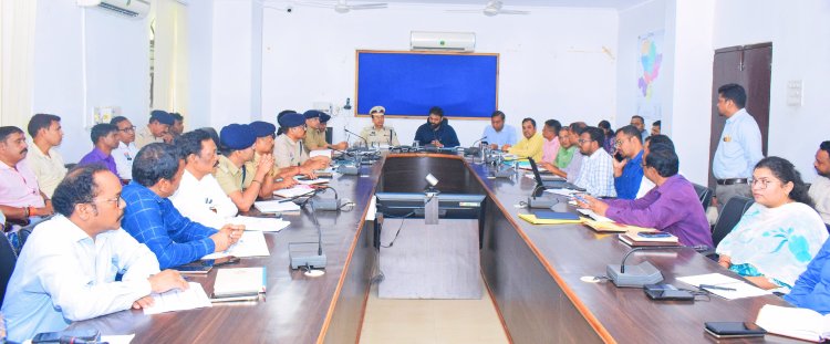 पीएम आवास योजनांन्तर्गत गड़बड़ी करने वालों पर होगी सख्त कार्रवाई- कलेक्टर,  कलेक्टर ने जनपद पंचायतों के कार्यों की समीक्षा की