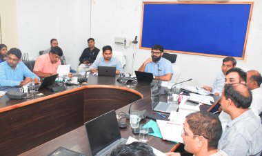 कलेक्टर ने आदि कर्मयोगी अभियान का बेहतर क्रियान्वयन करने के निर्देश, मुख्यमंत्री जनदर्शन कलेक्टर जनदर्शन के आवेदनों का निराकरण गंभीरता करने के निर्देश 