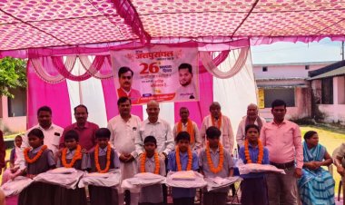 दैनिक जशपुरांचल समाचार पत्र ने मनाया 26वाँ स्थापना दिवस, सुरेशपुर में स्कूली बच्चों के बीच हुआ न्यौता भोज कार्यक्रम,  विद्यालयीन बच्चों को किया गया शैक्षणिक सामग्रियों का वितरण