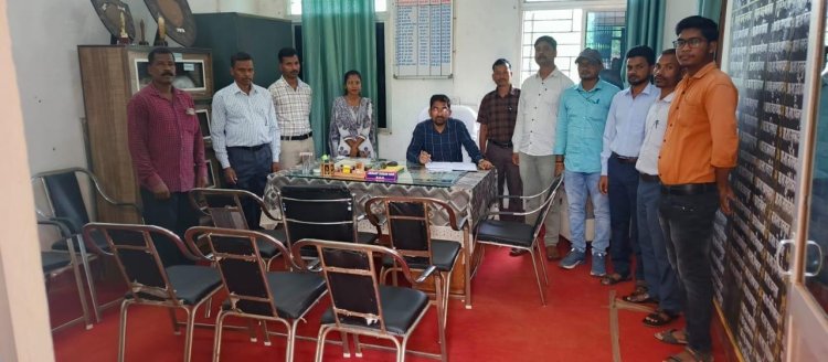 शिक्षा विभाग के विकासखण्ड शिक्षा कार्यालयों का अधिकारियों ने किया आकस्मिक निरीक्षण, शिक्षा व्यवस्था दुरुस्त करने कलेक्टर के निर्देश पर की जा रही आकस्मिक जांच एवं कार्रवाई