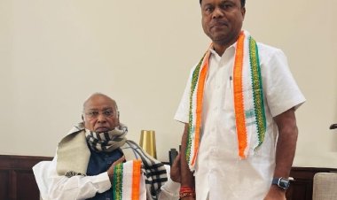 मल्लिकार्जुन खरगे से मिले दीपक बैज, नेता प्रतिपक्ष चरणदास महंत भी दिल्ली में मौजूद, कभी भी जारी हो सकती है जिलाध्यक्षों की सूची