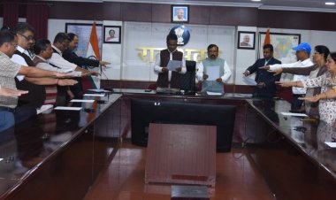 राजभवन सचिवालय के अधिकारियों-कर्मचारियों ने संविधान की प्रस्तावना का किया वाचन