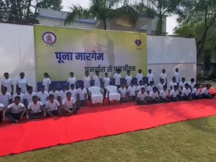 छत्तीसगढ़ में 41 नक्सलियों ने पुलिस के समक्ष हथियार डालकर किया आत्मसमर्पण