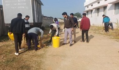 जनपद कार्यालय दुलदुला में स्वच्छता श्रमदान का हुआ आयोजन