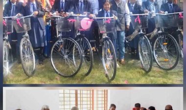 भाजपा प्रदेश अध्यक्ष ने 160 छात्राओं को बांटी साइकिल, बच्चों के साथ किया न्यौता भोज