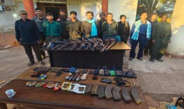 उत्तर बस्तर में CCM मेंबर रामधेर ने 11 साथियों संग किया सरेंडर