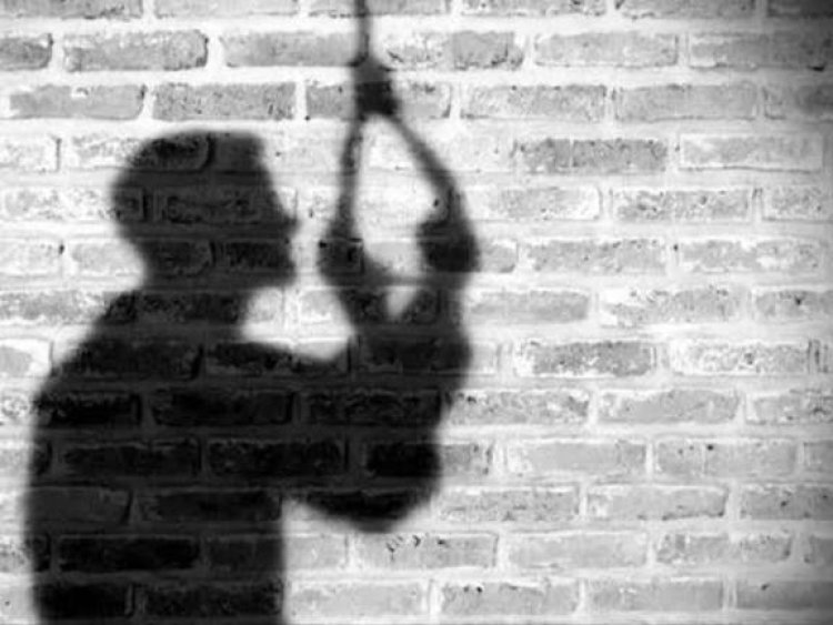 छत्तीसगढ़ के जगदलपुर में शहर के नजदीक जंगल में एक आरक्षक ने सुसाइड कर लिया