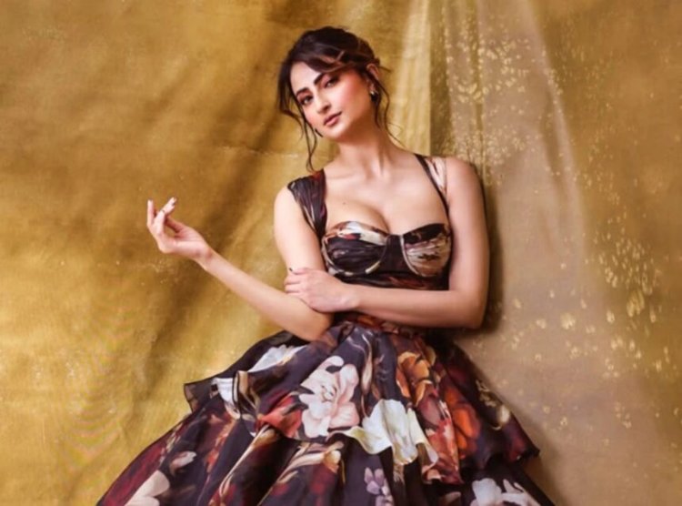 Palak Tiwari : डीप नेकलाइन गाउन में छाईं पलक तिवारी, प्रिंसेस लुक में ढाया कहर—फैंस हुए दीवाने