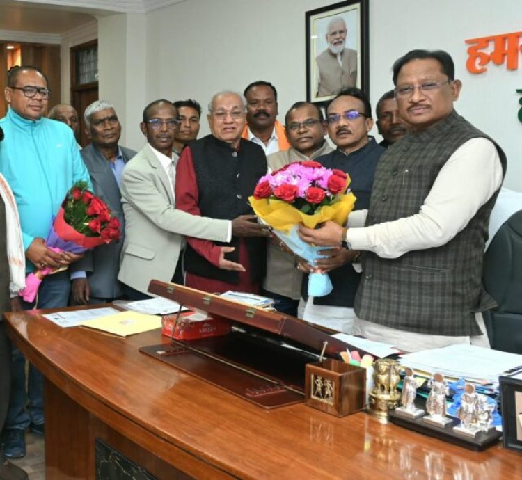 मुख्यमंत्री  साय से अखिल भारतीय राष्ट्रीय महासभा हल्बा हल्बी आदिवासी समाज के प्रतिनिधि मंडल के सदस्यों ने सौजन्य मुलाकात की