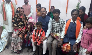 मुख्यमंत्री विष्णु देव साय ने प्रधानमंत्री आवास योजना के हितग्राही के घर पहुँचकर जाना ज़मीनी अनुभव