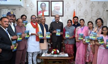 राज्यपाल ने ‘एक पेड़ मां के नाम‘ काव्य संग्रह का किया विमोचन…