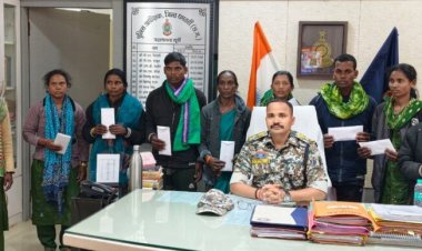 47 लाख के इनामी 9 हार्डकोर नक्सलियों ने हथियारों समेत किया आत्मसमर्पण, नक्सल विरोधी अभियान को बड़ी सफलता