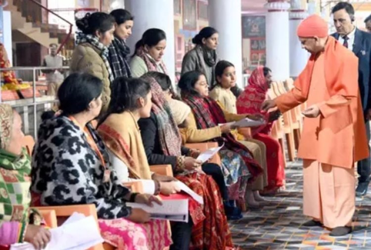 कब्जामुक्त कराएं जमीन, बख्शे न जाएं भू माफिया : CM योगी