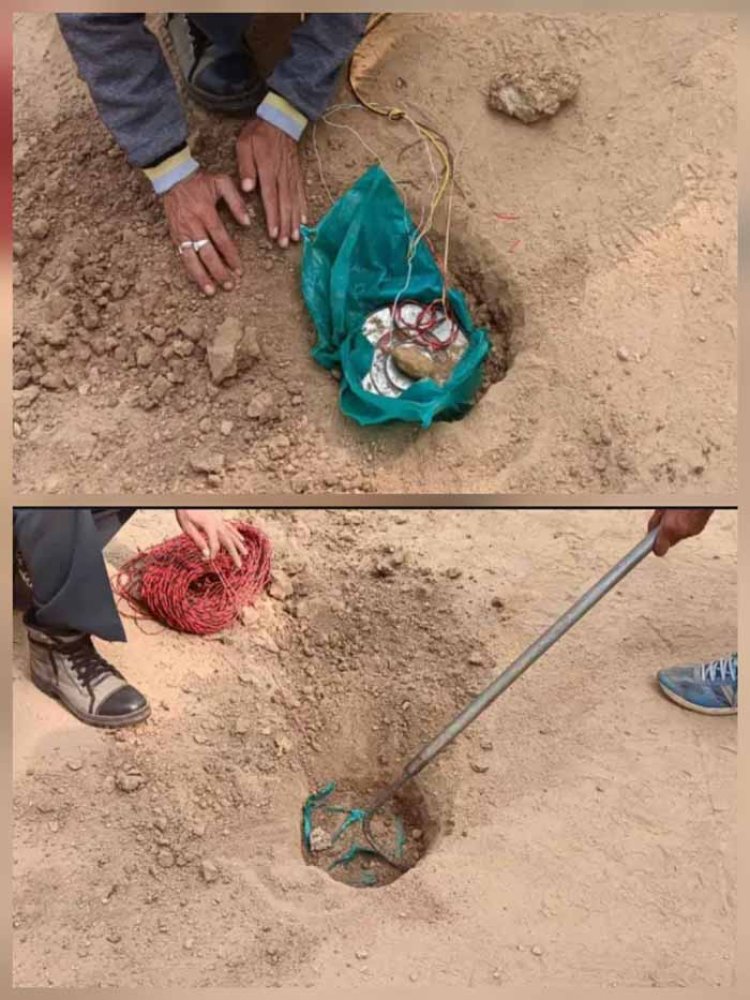 नक्सलियों द्वारा सड़क के बीचों-बीच लगाये गये 2 आईईडी बरामद
